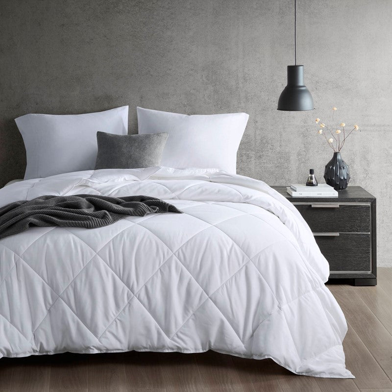 Cooling Touch Oversized Down Alternative Comforter Main image