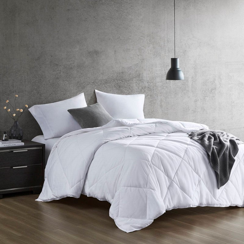 Cooling Touch Oversized Down Alternative Comforter Secondary image