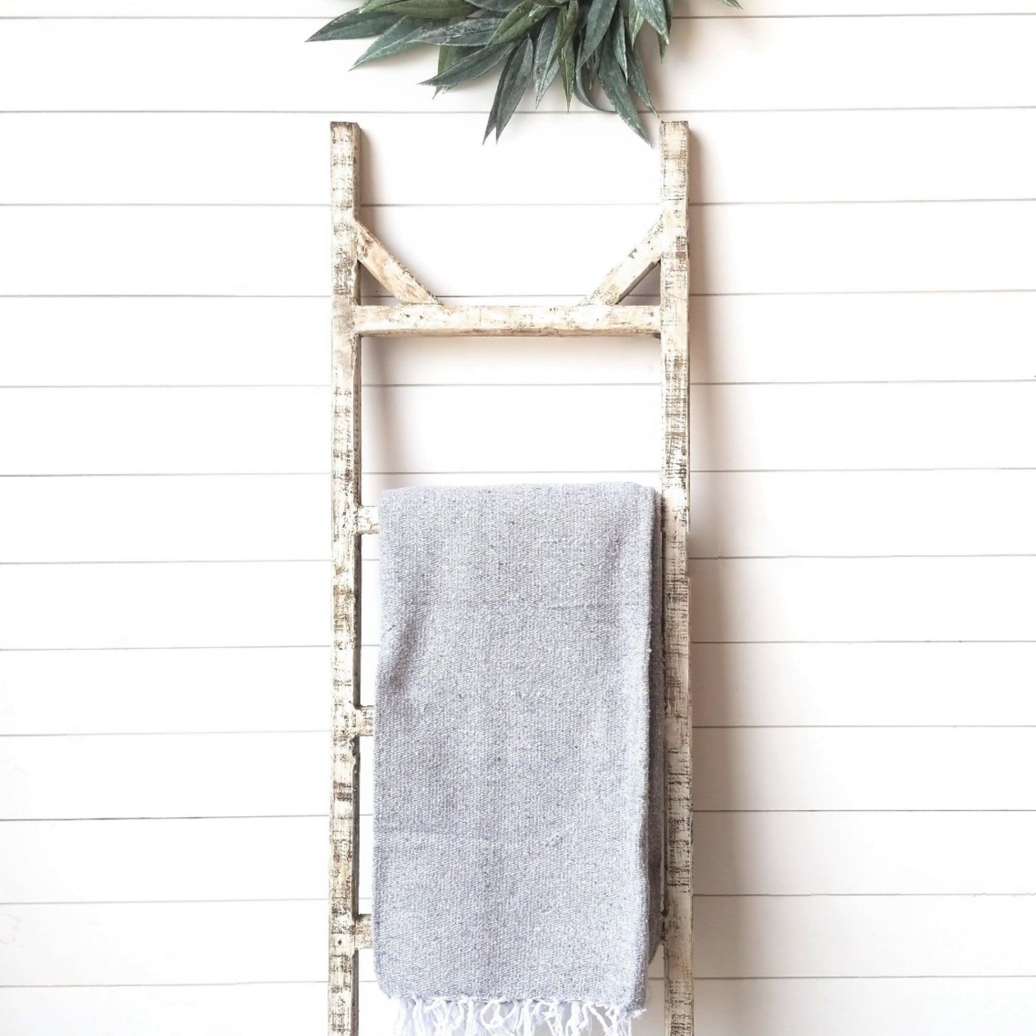 Blanket Ladder 5 Foot Or 6 Foot Blanket Ladder Rustic White Main image